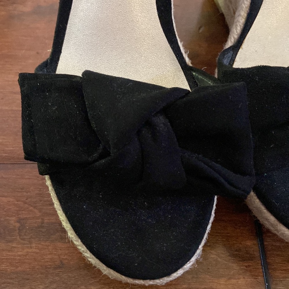 Guess women size 7 wedge sandal - Picture 3 of 8